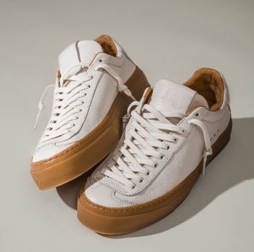 Aqua Alta editorial detail by Heavy Studio